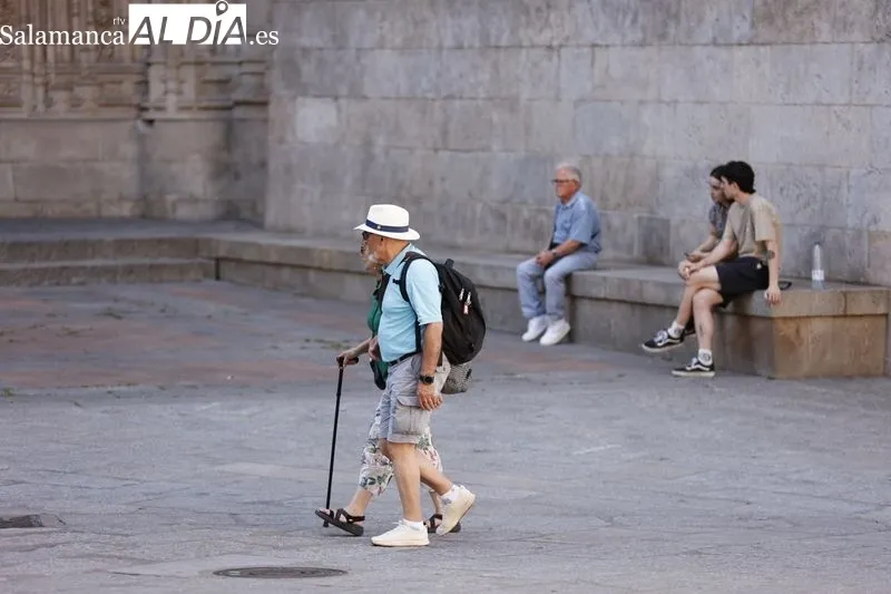 Los turistas llenan el centro de Salamanca | FOTOS: David Sañudo