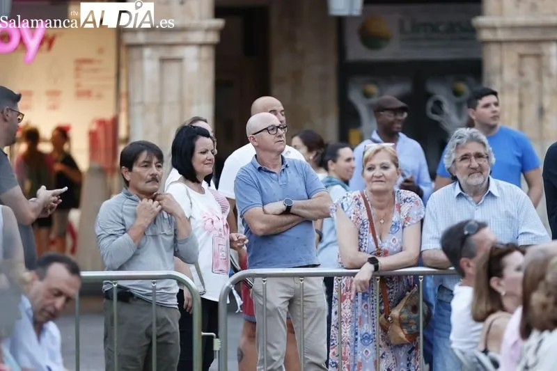 Los mejores éxitos del pop español llenan de música la Plaza Mayor | FOTOS: David Sañudo 