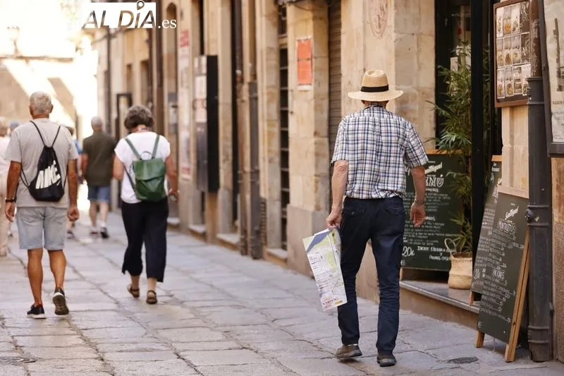 Los turistas llenan el centro de Salamanca | FOTOS: David Sañudo