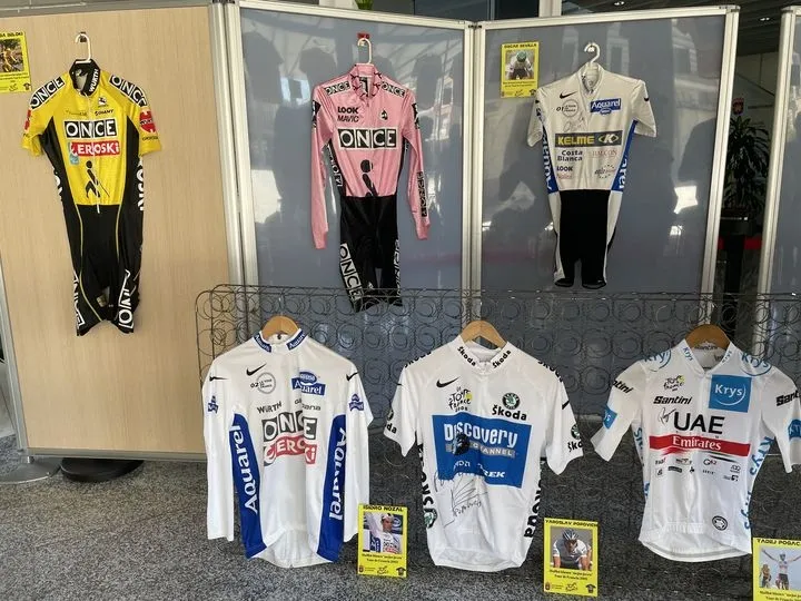 Foto 2 - &lsquo;Maillot, el Tour de Francia&rsquo;, la exposici&oacute;n que ya puede visitarse en el municipio chacinero  