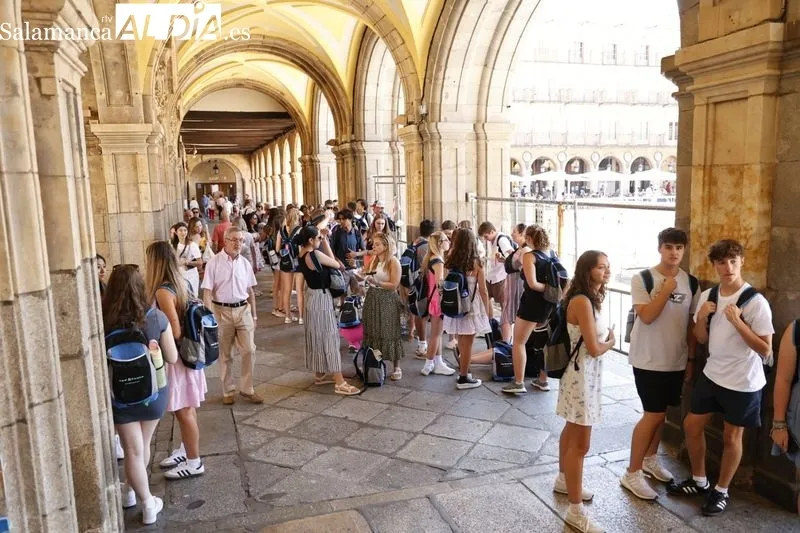 Los turistas llenan el centro de Salamanca | FOTOS: David Sañudo