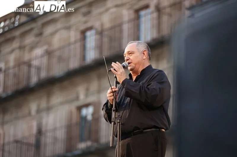 Los mejores éxitos del pop español llenan de música la Plaza Mayor | FOTOS: David Sañudo 