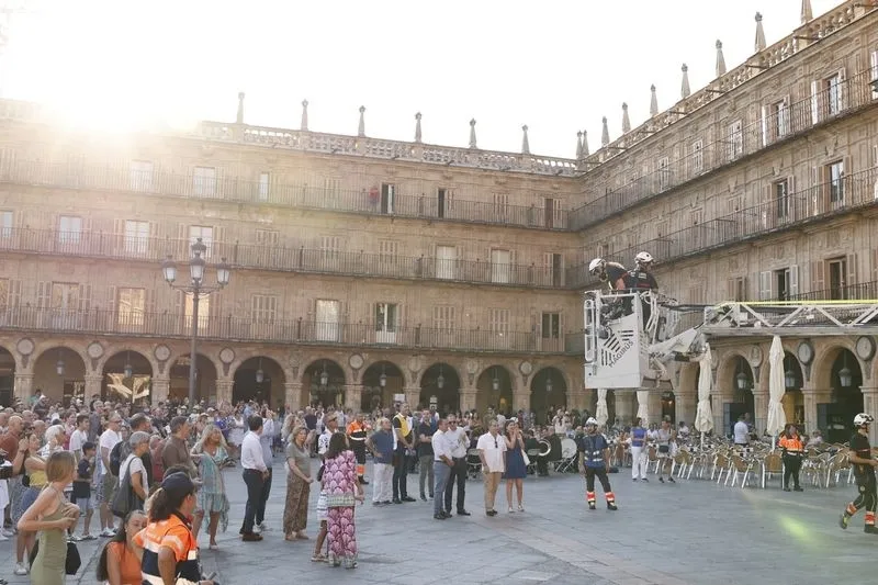 La Mariseca ya luce en la Plaza Mayor | FOTOS: David Sañudo