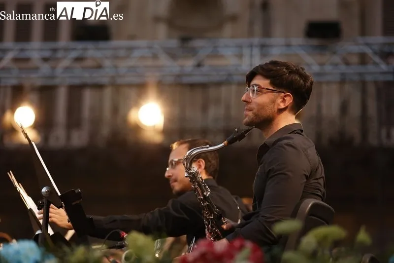 Los mejores éxitos del pop español llenan de música la Plaza Mayor | FOTOS: David Sañudo 