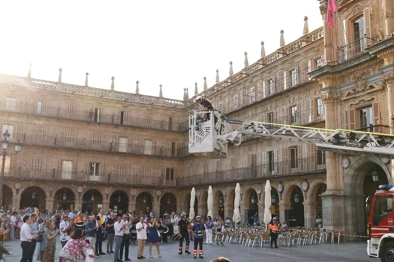 La Mariseca ya luce en la Plaza Mayor | FOTOS: David Sañudo