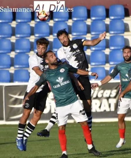 Los aficionados de Unionistas disfrutan del amistoso ante el Zamora CF | SALAMANCArtv AL DÍA 