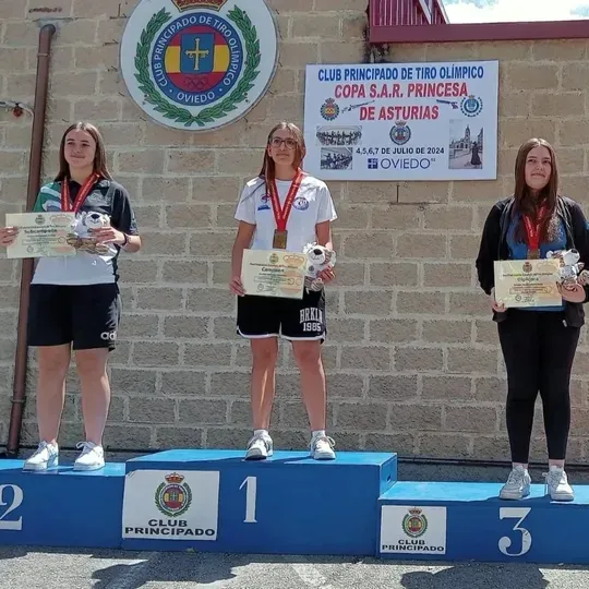 La salmantina Gloria Sánchez se alza a lo más alto en el campeonato de jóvenes promesas de tiro olímpico con aire comprimido