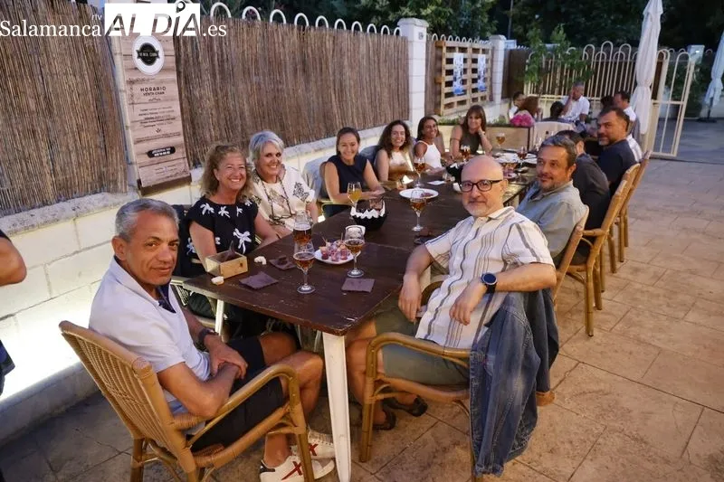 Los salmantinos disfrutan de las risas y el buen ambiente en La Mar Salaá | FOTOS: David Sañudo 