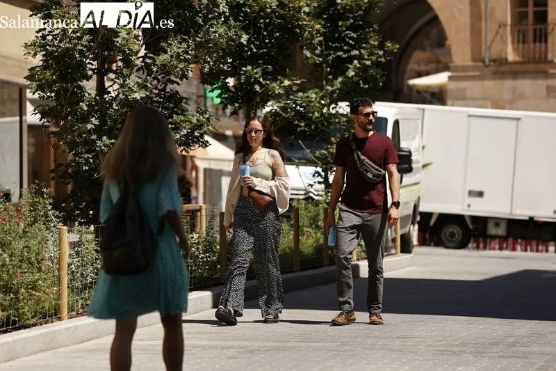 Los turistas llenan el centro de Salamanca | FOTOS: David Sañudo