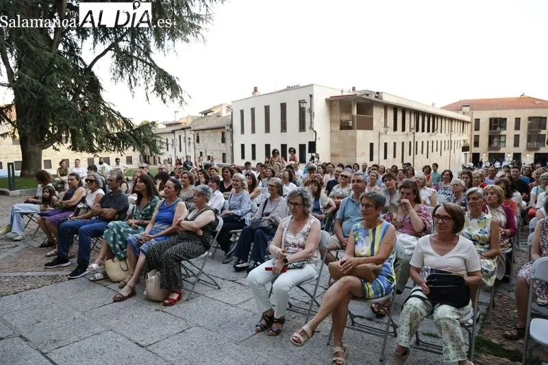 Intrussión Teatro llena de cultura el Patio Chico  | FOTOS: David Sañudo