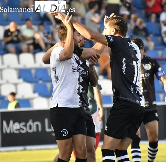 Los aficionados de Unionistas disfrutan del amistoso ante el Zamora CF | SALAMANCArtv AL DÍA 