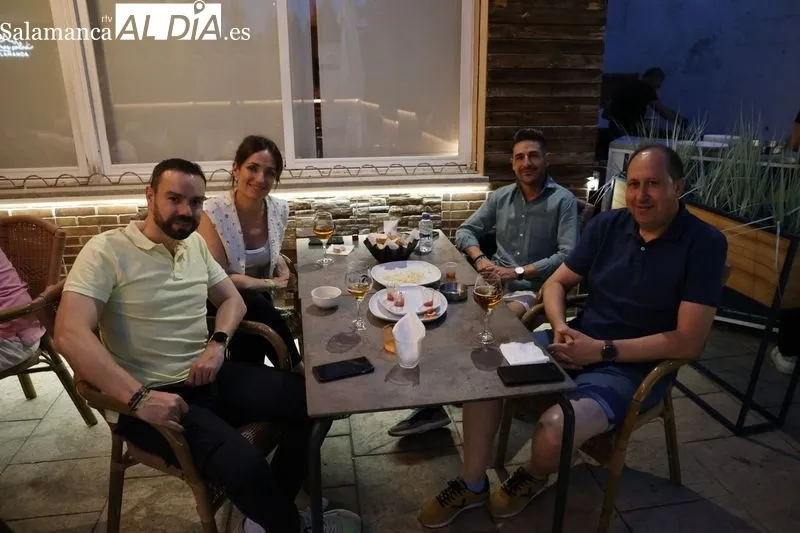 Los salmantinos disfrutan de las risas y el buen ambiente en La Mar Salaá | FOTOS: David Sañudo 