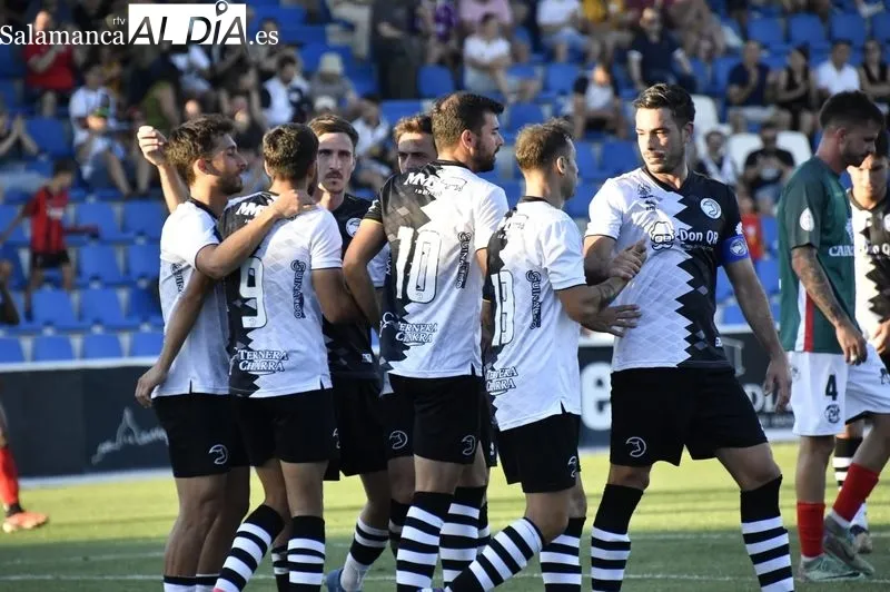 Los aficionados de Unionistas disfrutan del amistoso ante el Zamora CF | SALAMANCArtv AL DÍA 