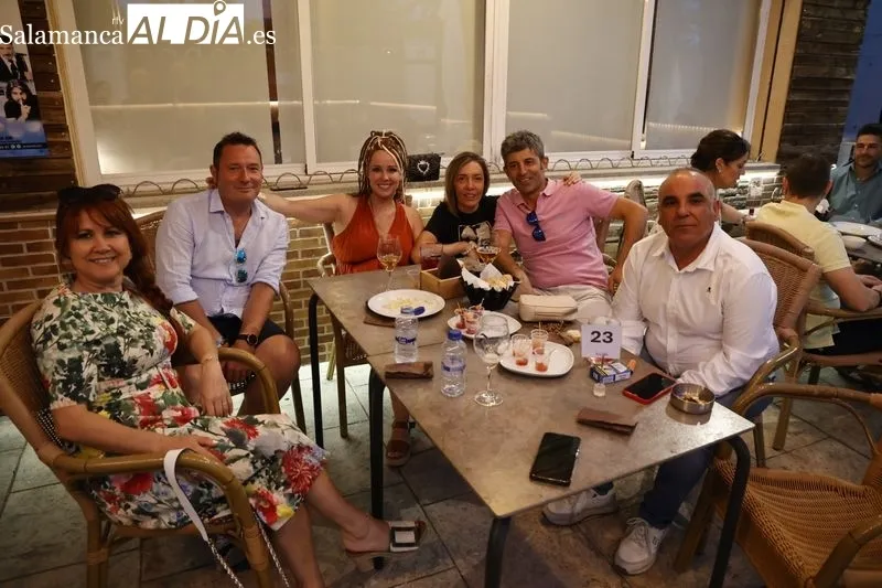 Los salmantinos disfrutan de las risas y el buen ambiente en La Mar Salaá | FOTOS: David Sañudo 