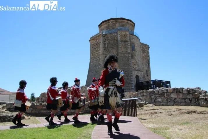 Alba de Tormes conmemora con un desfile la Batalla de Arapiles | Imagen 1