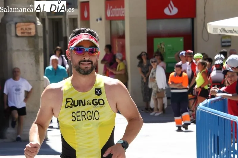 Foto 2 - Javier Risco y Celia Gonz&aacute;lez ganan el octavo triatl&oacute;n de Alba de Tormes