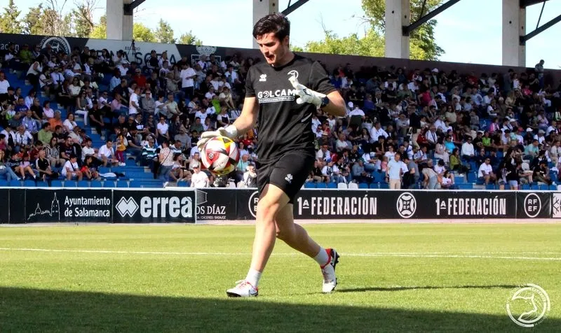Turi, preparador de porteros en Unionistas, en el Campo Municipal Reina Sofía. Foto: USCF