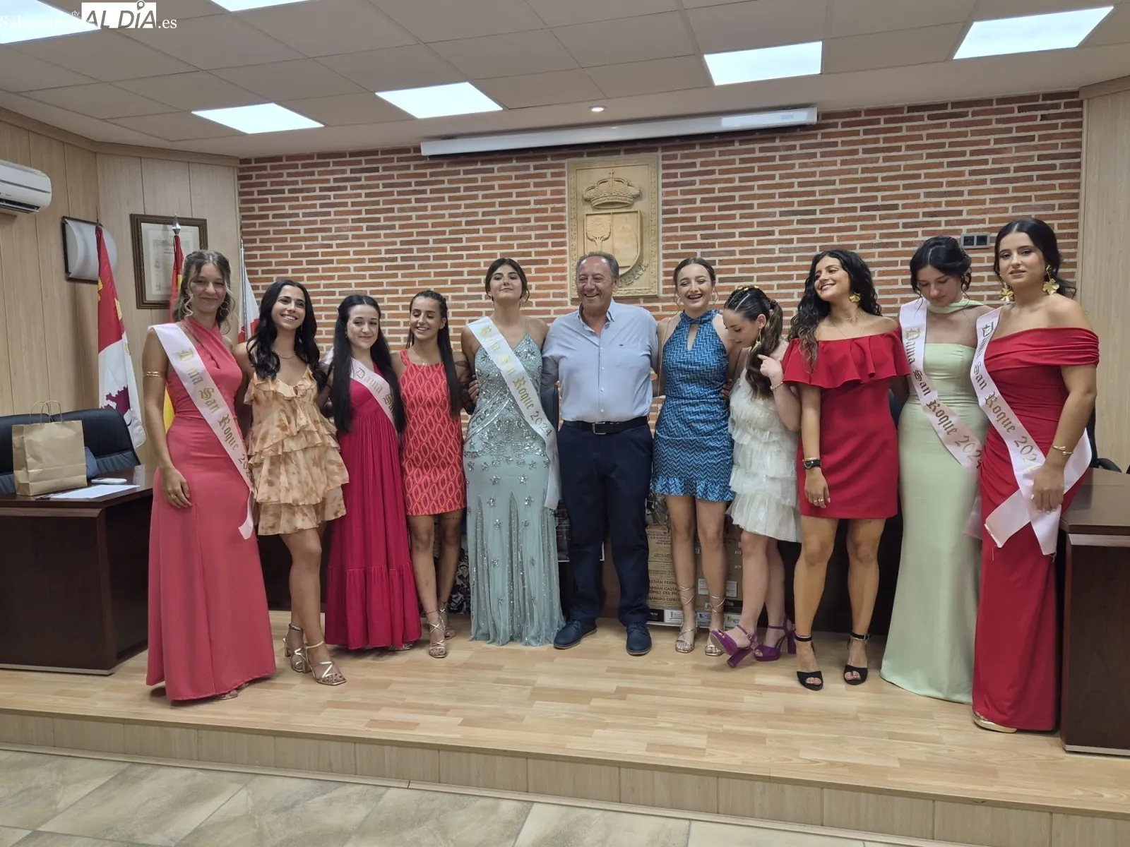 Foto 6 - Bailes y color para una multitudinaria bienvenida a las fiestas de San Roque en Macotera