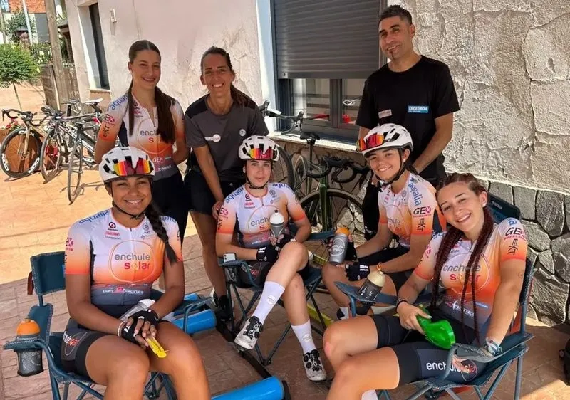 Éxito del Enchufesolar Femenino en el Campeonato CyL CRI celebrado en Cabañas Raras (León). Foto: Enchufesolar Femenino