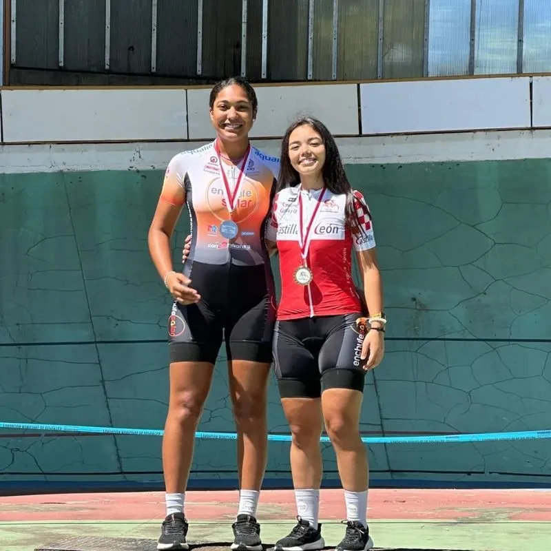 Foto 5 - Oro y plata en pista para las cadetes de EnchufeSolar Fem 