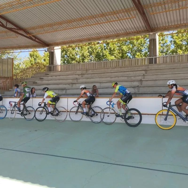 Foto 4 - Oro y plata en pista para las cadetes de EnchufeSolar Fem 