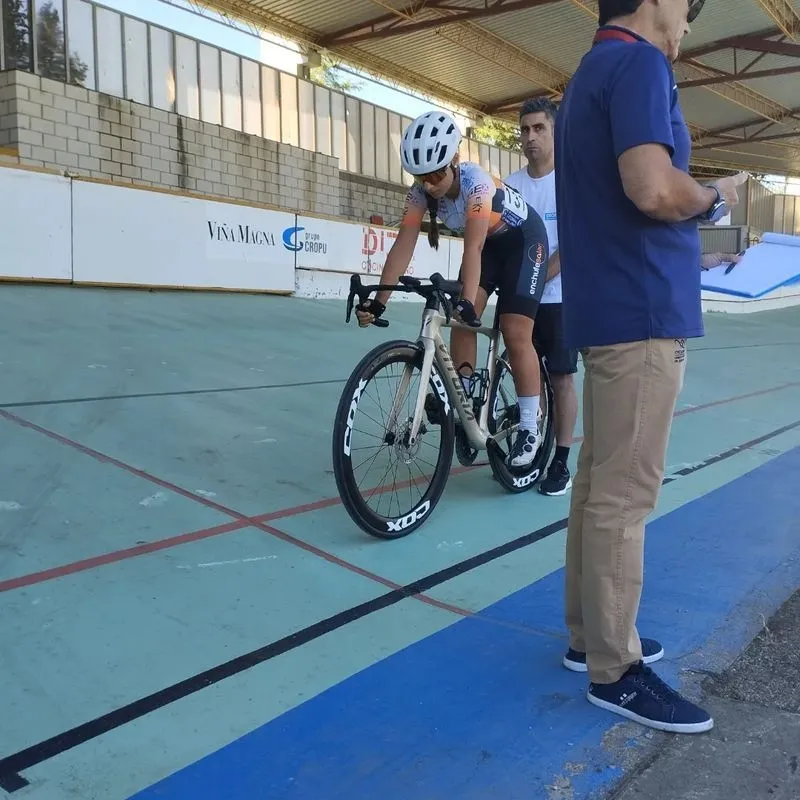 Foto 3 - Oro y plata en pista para las cadetes de EnchufeSolar Fem 