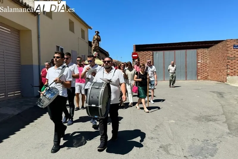 Foto 5 - Cantalpino arropa a San Roque de manera masiva en el d&iacute;a grande de sus fiestas patronales