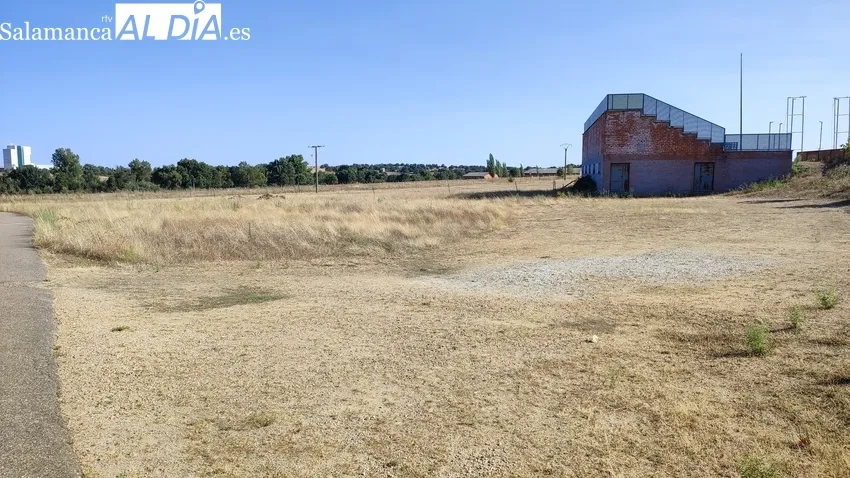 Zona donde se ubicará la pista de pádel / CORRAL