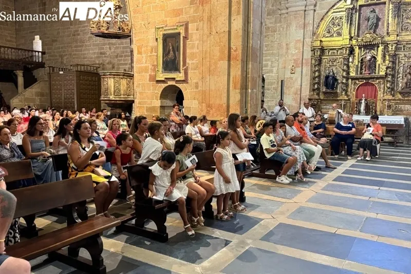 Foto 2 - Multitudinaria ofrenda floral a la Virgen de la Asunci&oacute;n en Cantalpino