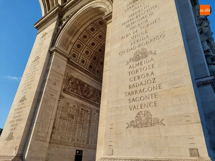 Foto 5 - Los Agitos Paral&iacute;mpicos lucen en el Arco del Triunfo de Par&iacute;s junto a Ciudad Rodrigo y Fuentes de O&ntilde;oro