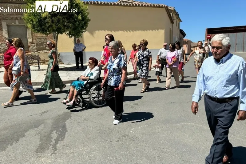 Foto 4 - Cantalpino arropa a San Roque de manera masiva en el d&iacute;a grande de sus fiestas patronales