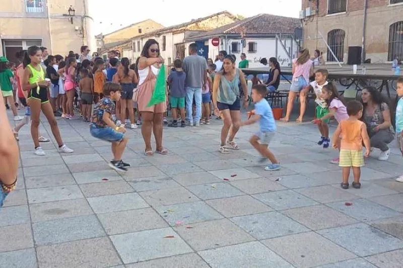 Foto 6 - Decenas de peque&ntilde;os participan en una animada gincana infantil en la previa de las fiestas patronales en Cantalpino