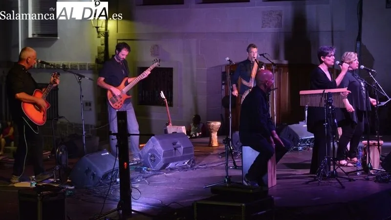 Foto 7 - Baleo vuelve a encandilar con su m&uacute;sica al p&uacute;blico en Lumbrales