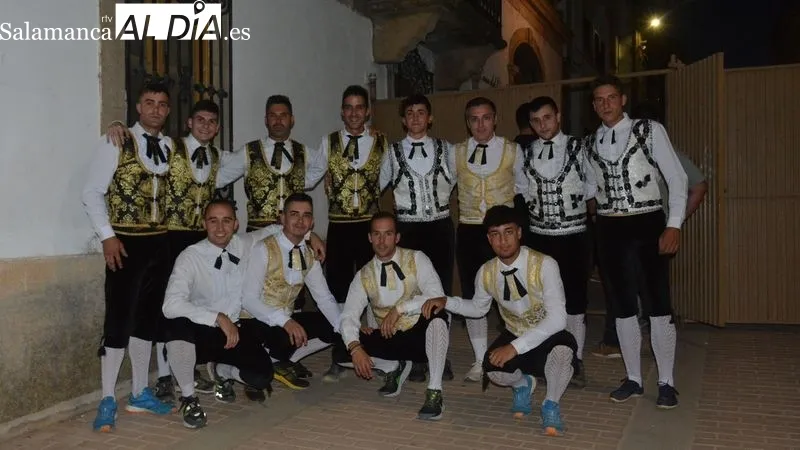 Foto 2 - El Concurso Nacional de Cortes llena la plaza de toros de Lumbrales