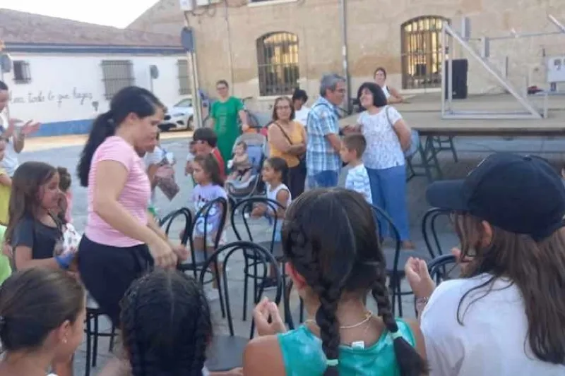 Foto 2 - Decenas de peque&ntilde;os participan en una animada gincana infantil en la previa de las fiestas patronales en Cantalpino