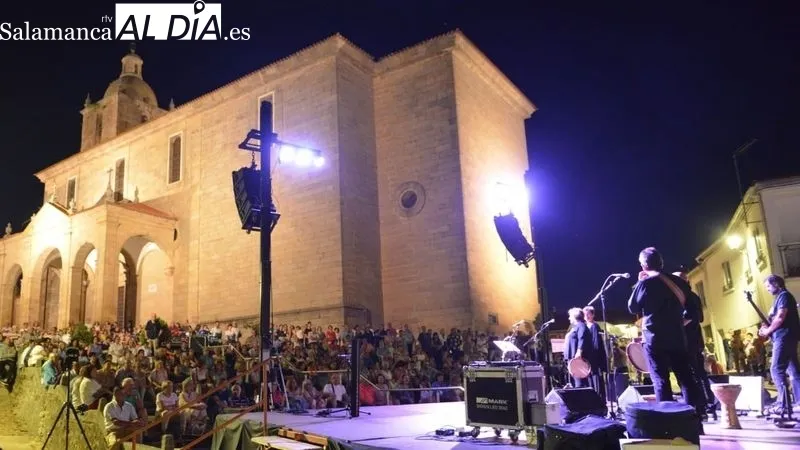 Foto 6 - Baleo vuelve a encandilar con su m&uacute;sica al p&uacute;blico en Lumbrales