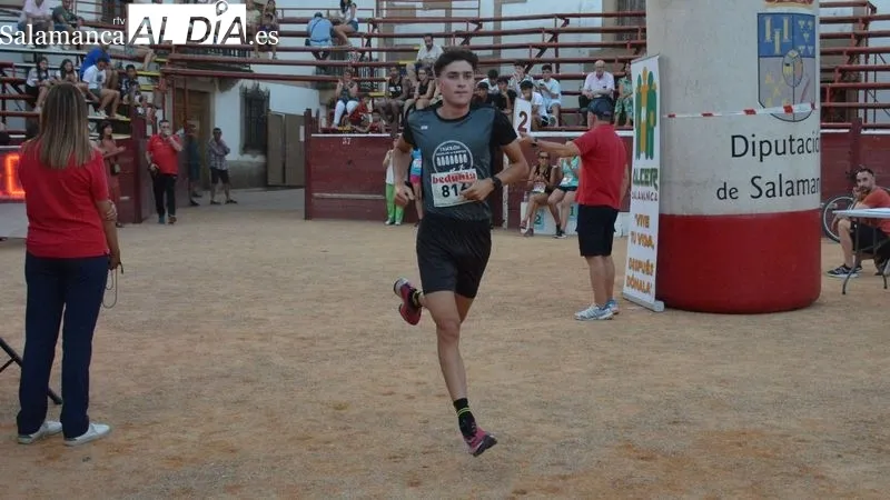 Foto 5 - M&aacute;s de 160 corredores de todas las edades participan en la IX Toromarat&oacute;n de Lumbrales