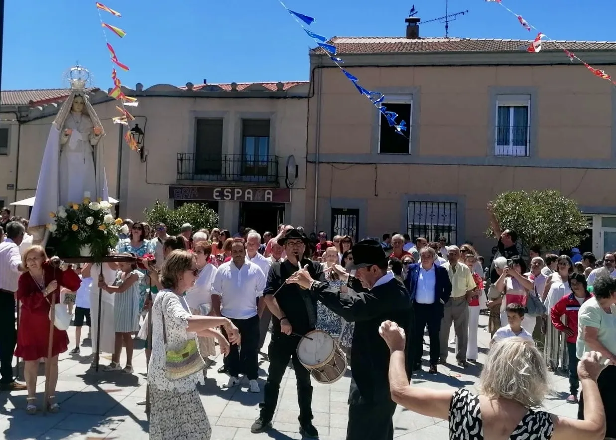 Foto 3 - Multitudinaria procesi&oacute;n en honor a la Virgen de la Asunci&oacute;n en Cantalpino