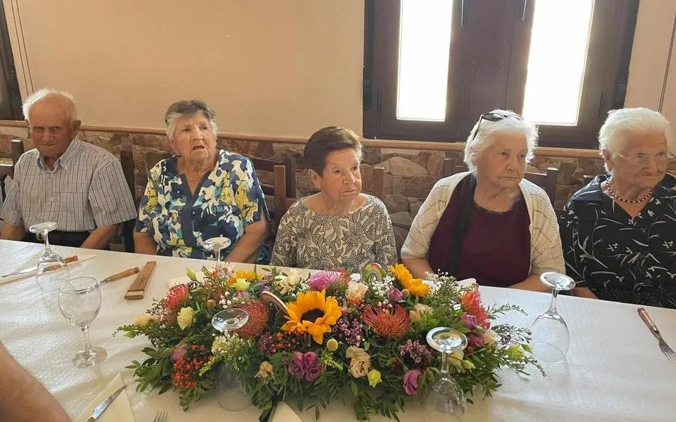 Foto 3 - La familia Bernal de Alba de Yeltes mantiene un encuentro