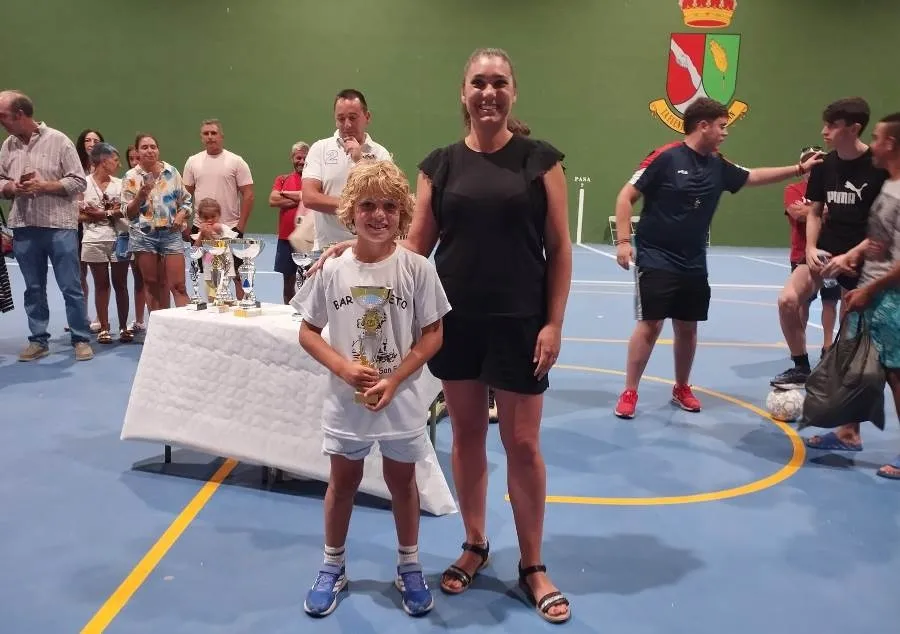 Foto 4 - Mart&iacute;n de Yeltes A y Luna se adjudican los torneos de F&uacute;tbol Sala de La Fuente de San Esteban