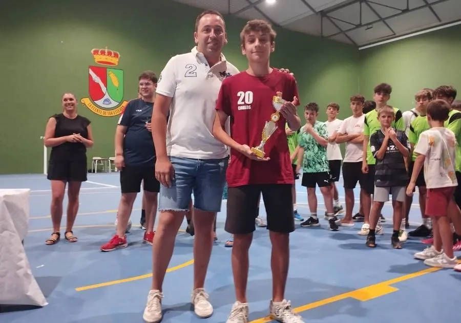 Foto 5 - Mart&iacute;n de Yeltes A y Luna se adjudican los torneos de F&uacute;tbol Sala de La Fuente de San Esteban