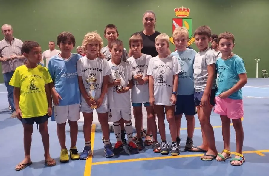 Foto 6 - Mart&iacute;n de Yeltes A y Luna se adjudican los torneos de F&uacute;tbol Sala de La Fuente de San Esteban