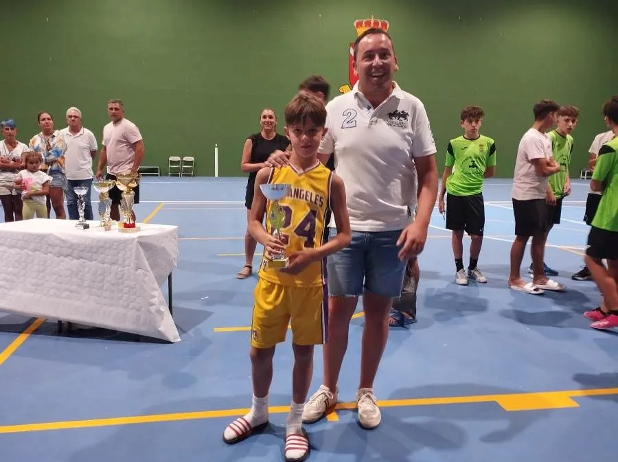 Foto 7 - Mart&iacute;n de Yeltes A y Luna se adjudican los torneos de F&uacute;tbol Sala de La Fuente de San Esteban
