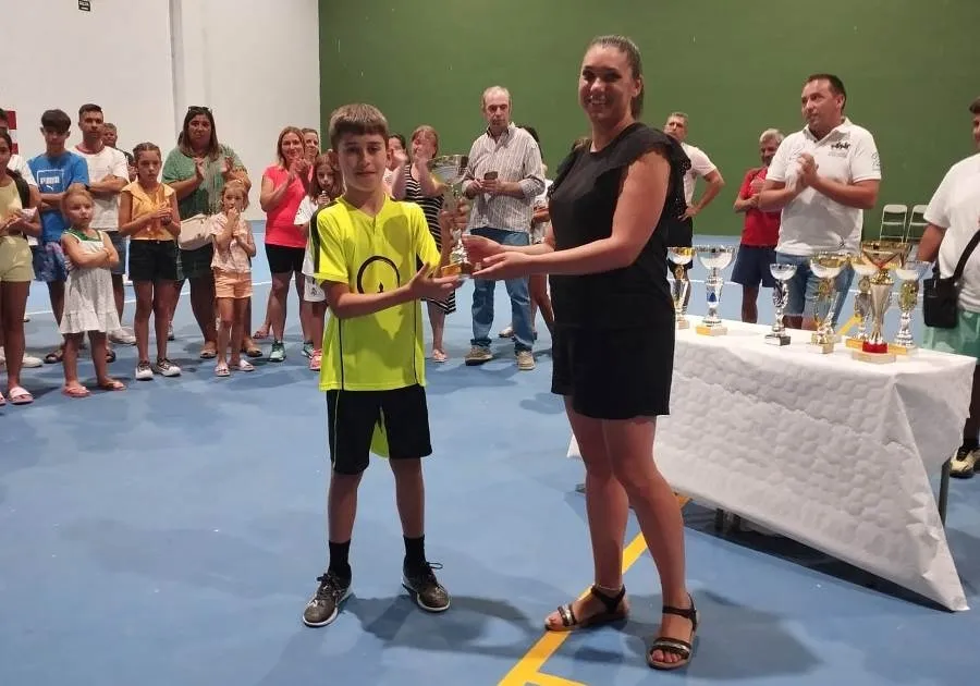 Foto 8 - Mart&iacute;n de Yeltes A y Luna se adjudican los torneos de F&uacute;tbol Sala de La Fuente de San Esteban