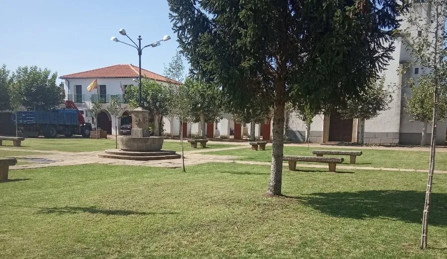 Foto 3 - Adecentadas las zonas verdes de &Aacute;gueda de cara a sus Jornadas sobre el Mundo Rural