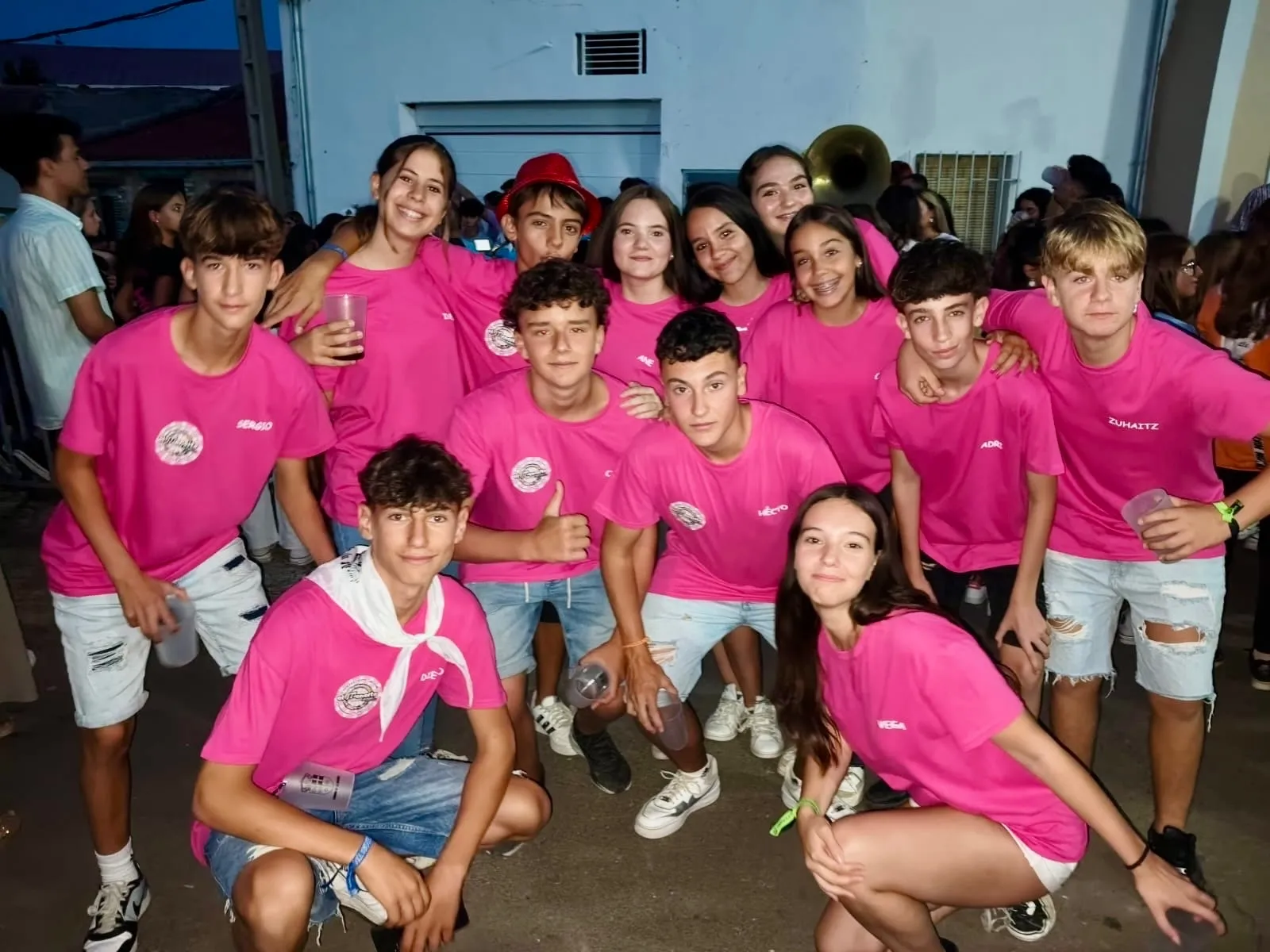 Foto 10 - Las pe&ntilde;as envuelven de color y ambiente el Pedroso de la Armu&ntilde;a marcando el inicio de sus fiestas en honor a San Pedro Ap&oacute;stol