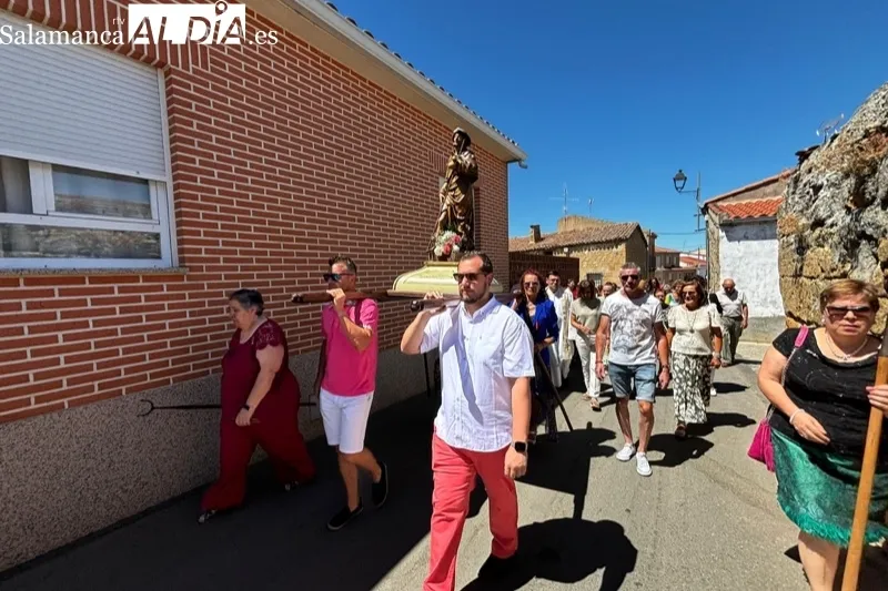 Foto 6 - Cantalpino arropa a San Roque de manera masiva en el d&iacute;a grande de sus fiestas patronales