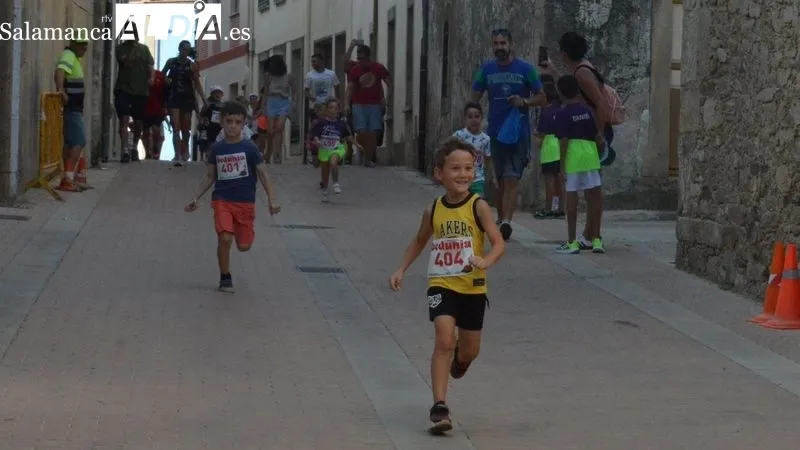 Foto 10 - M&aacute;s de 160 corredores de todas las edades participan en la IX Toromarat&oacute;n de Lumbrales