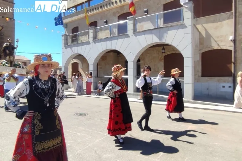 Foto 3 - Babilafuente se echa a las calles para honrar a San Roque con bailes y v&iacute;tores