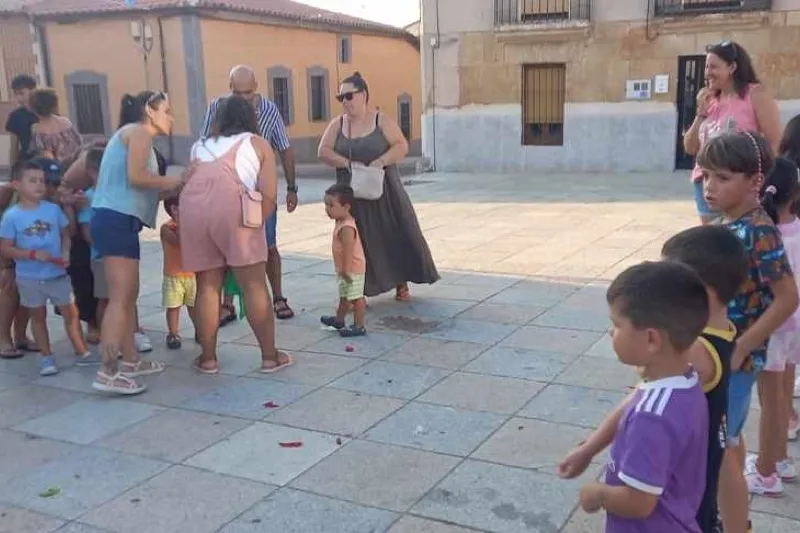 Foto 7 - Decenas de peque&ntilde;os participan en una animada gincana infantil en la previa de las fiestas patronales en Cantalpino